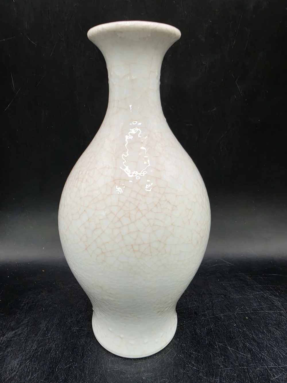 Elegant Crackle-Glaze Ceramic Vase in Cream